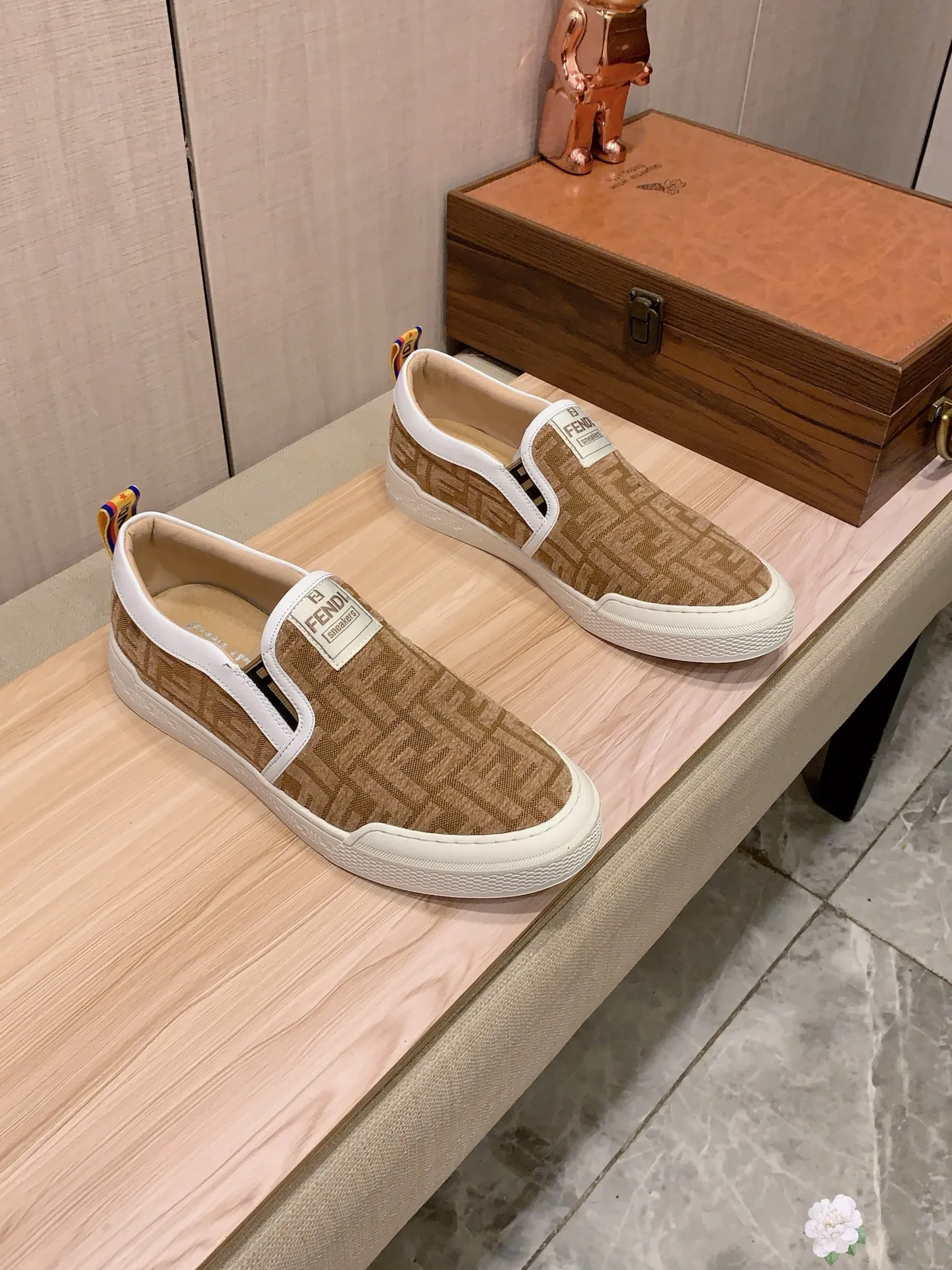 Men's men's shoes💰380💰💰🎩🎩[Lightning][Lightning] "FENDI*" The latest and most popular casual shoes, top brand [Seduce] luxury~purchase, top~quality. [Strong] The upper is made of imported breathable cloth fabric with cowhide material ➕ breathable sheepskin feet (•) and fine workmanship. The original stylish and stylish soft rubber wear-resistant and non-slip outsole is light and comfortable on the feet. The real thing looks better when photographed. No. 2291: code: 38-44, 3️⃣ colors selected